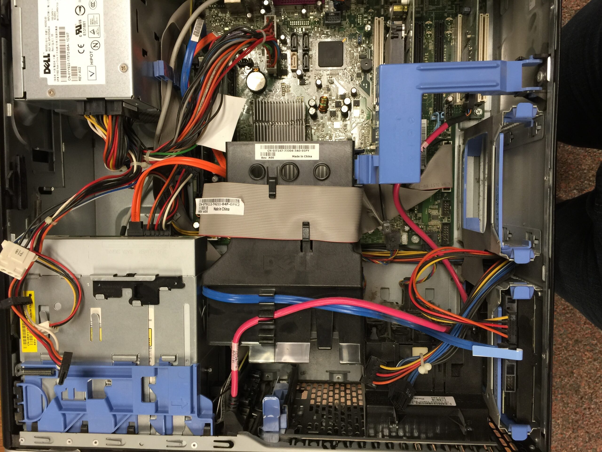 コンピュータマザーボードの拡張スロット